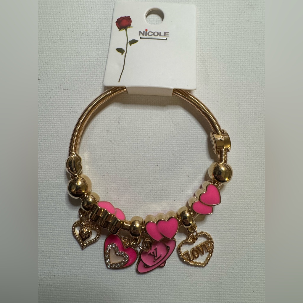 New Valentines Day Charm Bracelet 15$